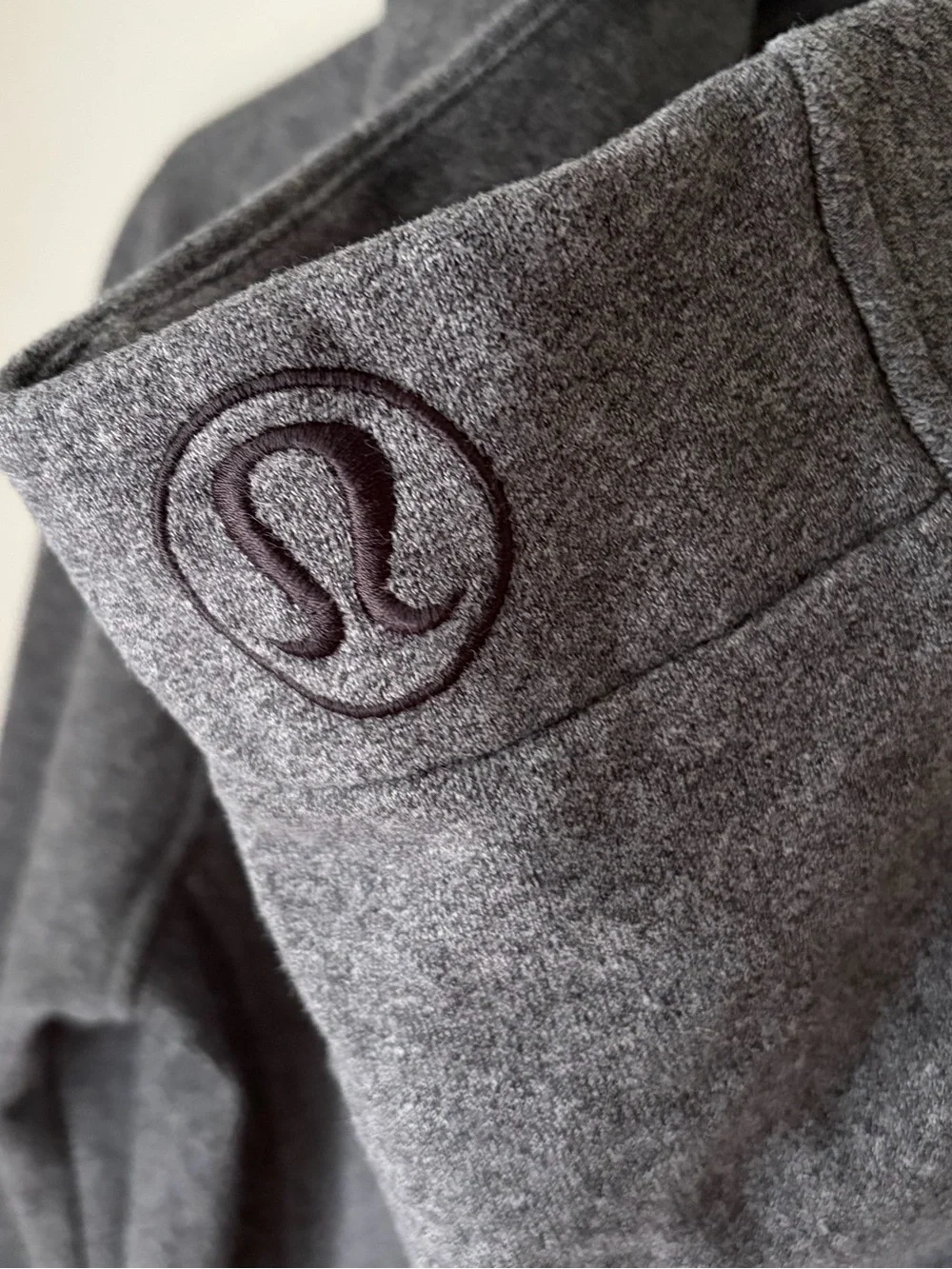34. Size XS LULULEMON Heathered Grey Zip Up Scuba Hoodie